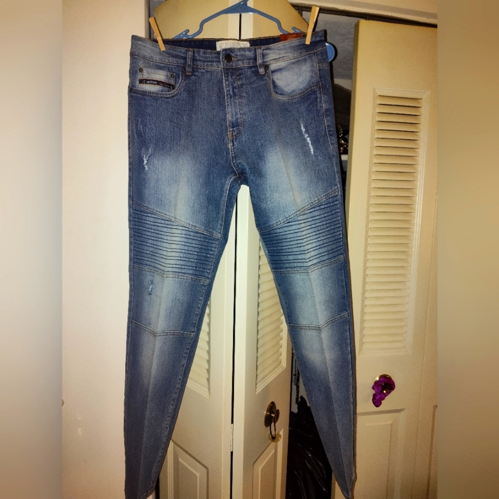 Akademik Jeans